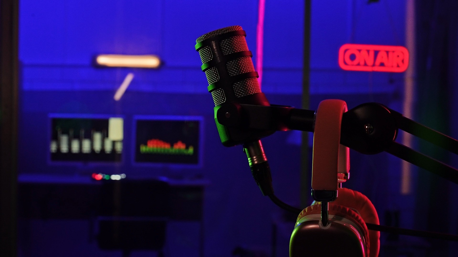 Why Serious Artists Choose Professional Studios Over Home Setups
